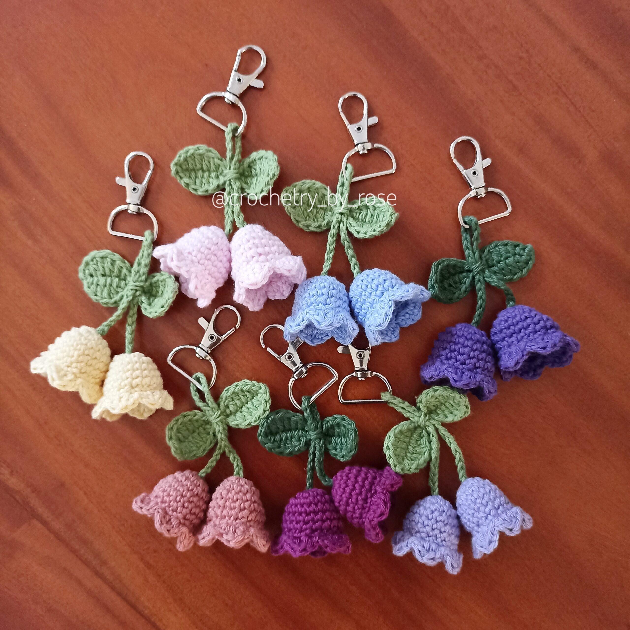 Pretty Flower Keychain – The Yarn Bowl Crochet