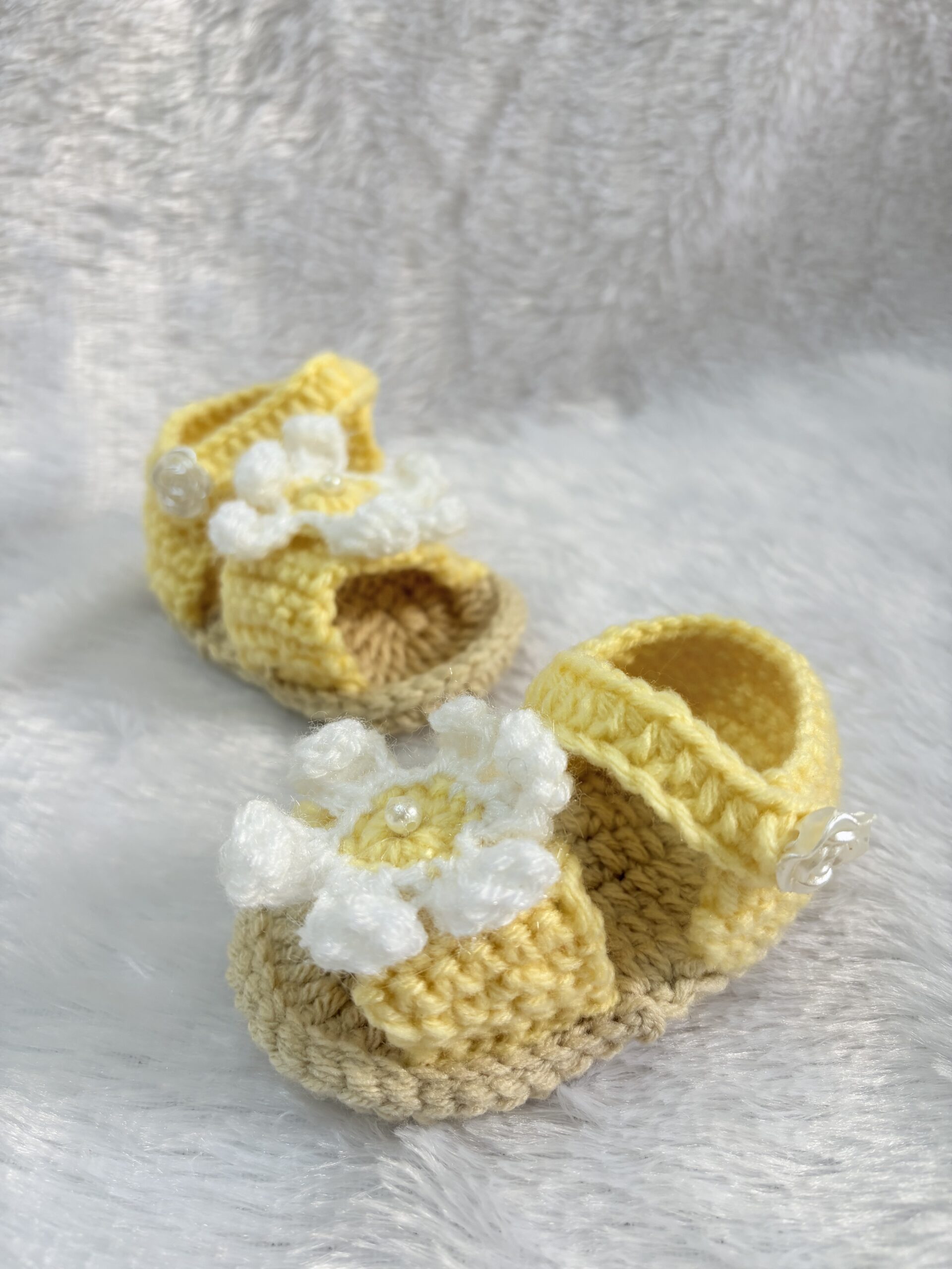 Crochet baby girl summer sandals with flower - Image 3