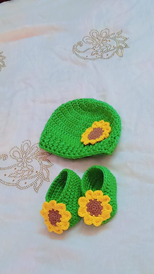 Sunflower Newborn Photography Crochet Outfit Costume (0 to 3M) | Soft Crochet beanie and booties set | Crochet Baby Photo Prop Set - Image 2