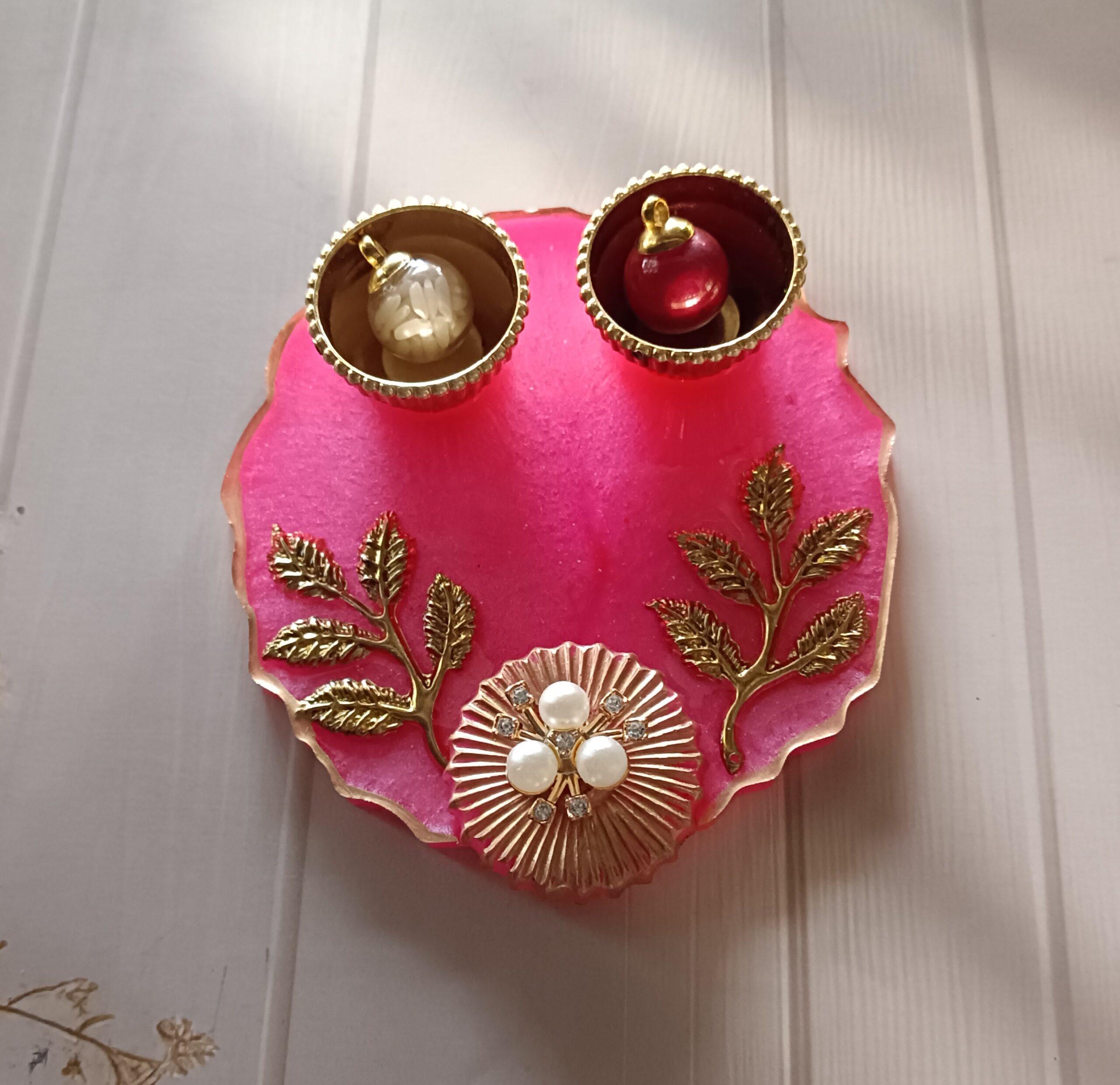 Festive Pooja Decorative Platter, Mini Pooja thali, resin Pooja thali 4 inches, decorative pooja platter, Resin Pooja Thali, Handmade Resin Pooja Thali, Decorative Resin Thali, Resin Art Pooja Thali, Festival Puja Resin Thali, Unique Resin Pooja Thali, Rakhi Pooja Thali, Rakhi with Puja thali, Rakhi Thali online